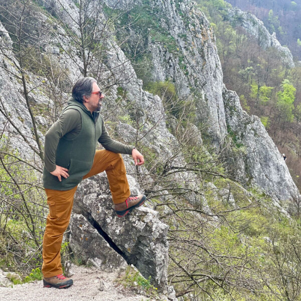 Hrejivá vesta z merino vlny