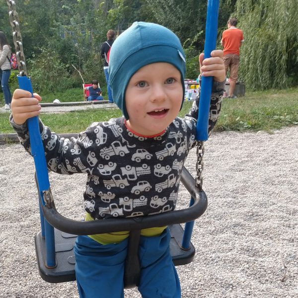 Detské merino tričko Heľpa - autíčka na tmavosivej